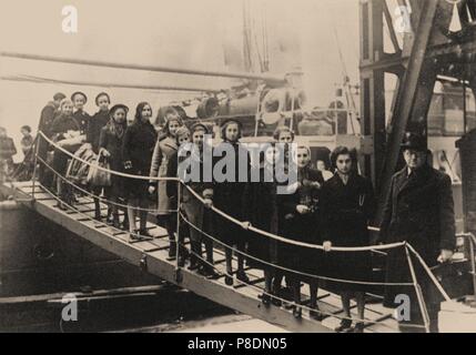 Die Kinder der polnischen Juden aus der Region zwischen Deutschland und Polen bei der Ankunft in London auf der "Warschau". Museum: Jüdisches Historisches Institut, Warschau. Stockfoto