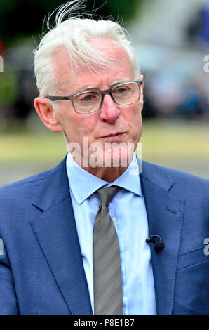 Norman Lamb MP (LibDem: Noth Norfolk) auf College Green, Westminster, Juli 2018 befragt. Bibliothek Dem Sprecher für Gesundheit Stockfoto