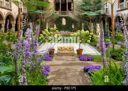 Atrium der Fenway Hof, Garten im Innenhof, Isabella Stewart Gardner Museum, Boston, Mass, Massachusetts, North America, US, USA Stockfoto