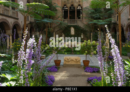 Atrium der Fenway Hof, Garten im Innenhof, Isabella Stewart Gardner Museum, Boston, Mass, Massachusetts, North America, US, USA Stockfoto