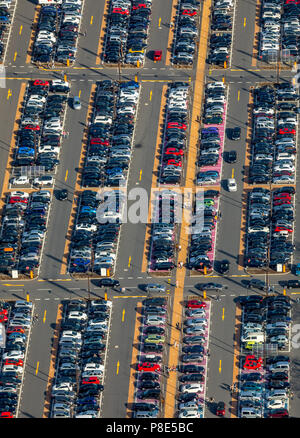 Luftaufnahme, voller Parkplatz mit Fahrbahnmarkierungen, Einkaufszentrum Ruhr Park, Bochum, Ruhrgebiet, Nordrhein-Westfalen, Deutschland Stockfoto