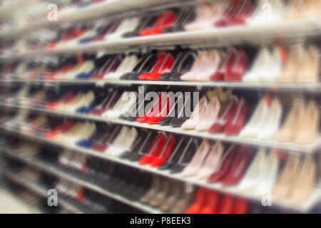 Blur, Vitrine mit Schuhen, store Hintergrund Stockfoto