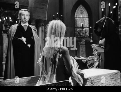 Lust für ein Vampir (1971) Mike Raven, Yutte Stensgaard, Datum: 1971 Stockfoto