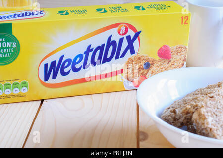 Weetabix ein grunchy Frühstück Keks in Großbritannien produziert von Weetabix Limited seit 1932 Stockfoto