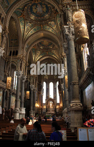 Hochaltar der Basilika Notre-Dame de Fourvière in Lyon, Frankreich Stockfoto