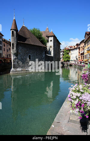 Das Palais de l'Isle und Thiou Fluss in Annecy, Haute Savoie, Frankreich Stockfoto