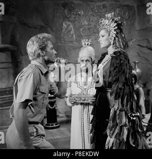 Sie (1965) Ursula Andress, John Richardson, Christopher Lee, Datum: 1965 Stockfoto