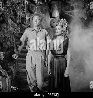 Sie (1965) Ursula Andress, John Richardson, Datum: 1965 Stockfoto