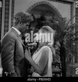 Sie (1965) Ursula Andress, John Richardson, Datum: 1965 Stockfoto