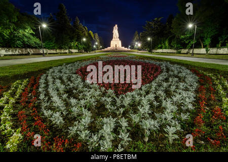 Sea Garden in Varna mit der beleuchteten Pantheon Stockfoto