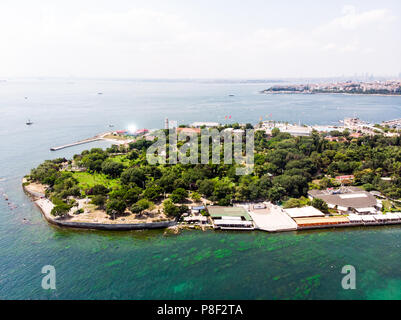 Antenne Drone Ansicht von Fenerbahce Istanbul Park in Kadiköy/Meer. Stadtbild Stockfoto