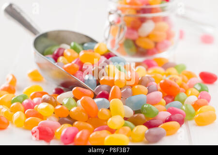 Sweet Jelly Beans in der Schaufel. Stockfoto