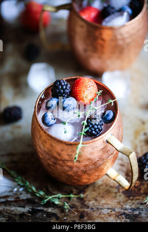 Sommer Beeren Moscow Mule Stockfoto