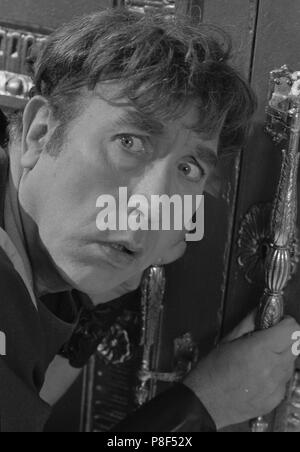 Bis Pompeji (1971) Frankie Howerd, Datum: 1971 Stockfoto