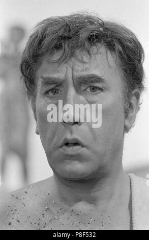 Bis Pompeji (1971) Frankie Howerd, Datum: 1971 Stockfoto