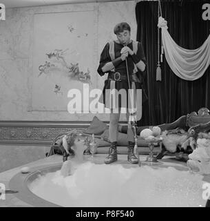 Bis Pompeji (1971) Frankie Howerd, Barbara Murray, Datum: 1971 Stockfoto