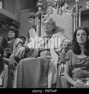 Bis Pompeji (1971) Patrick Cargill, Ian auslösen, Datum: 1971 Stockfoto