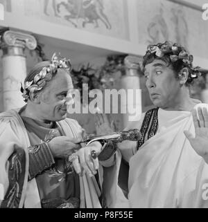 Bis Pompeji (1971) Frankie Howerd, Patrick Cargill, Datum: 1971 Stockfoto