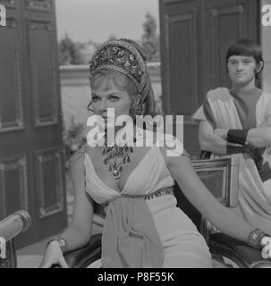 Bis Pompeji (1971) Ian auslösen, Julie Ege, Datum: 1971 Stockfoto