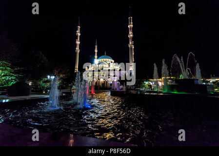 Abendlicher Blick Akhmad Kadyrow Moschee, Grosny, Russland Stockfoto