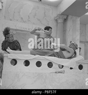 Bis Pompeji (1971) Patrick Cargill, Lance Percival, Datum: 1971 Stockfoto