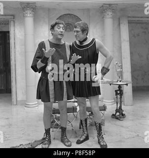 Bis Pompeji (1971) Frankie Howerd, Billy Walker, Datum: 1971 Stockfoto