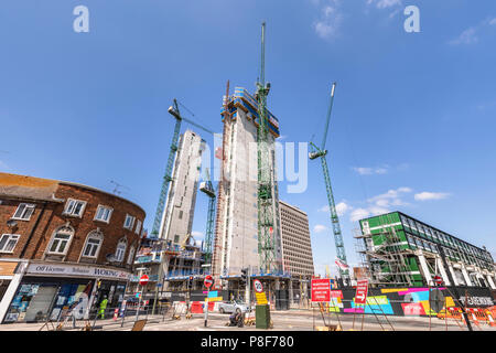 Kerne der neuen Hochhaus gemischte Verwendung Victoria Square retail Immobilien große Entwicklung Projekt im Bau in Woking, Surrey, Großbritannien Stockfoto