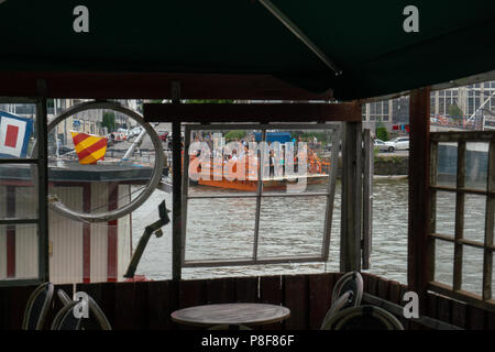 TURKU, FINNLAND - 8/7/2018: Beliebte fori Fähre durch ein Fenster zu sehen Stockfoto