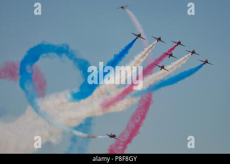 RAF Red Arrows ein spannendes Anzeige an die RNAS Yeovilton International Air Tag, UK am 7. Juli 2018. Stockfoto