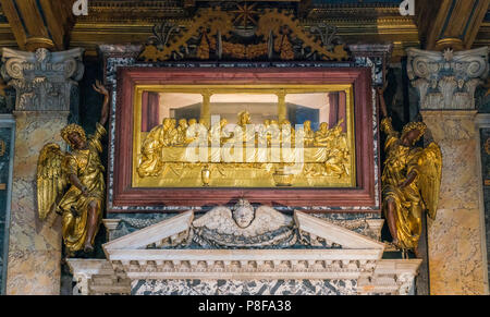 Letzte Abendmahl Reliquiar im Altar des Allerheiligsten, in der Basilika San Giovanni in Laterano in Rom. Stockfoto