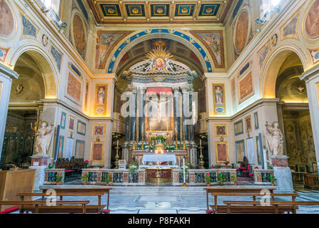 Hochaltar in der Basilika von Saint Lawrence in Lucina in Rom, Italien. Stockfoto