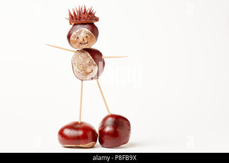 Chesnut Mann mit Kastanien und Zahnstocher im Herbst gemacht Stockfoto