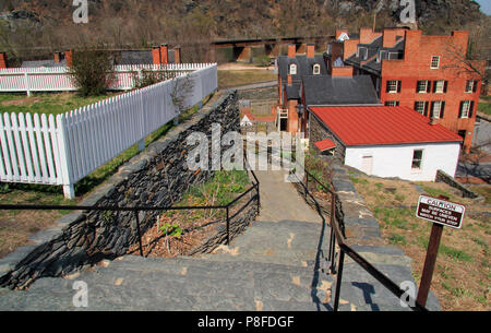 Die berühmten Appalachian Trail, hier abgebildet, führt durch alte Harpers Ferry, wie es macht seinen Weg von Georgien nach ihren Endpunkt im Bundesstaat Maine Stockfoto