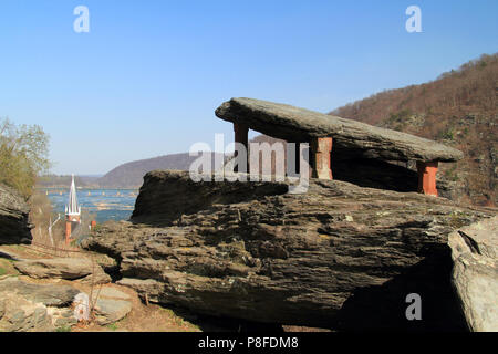 Mit Blick auf den Shenandoah River, Jefferson Rock ist eine bemerkenswerte Sehenswürdigkeit entlang der Appalachian Trail, der durch Harpers Ferry, West Virginia Stockfoto