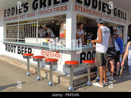 Eddie's Grill auf der Geneva-On-The-Lake boardwalk im Nordosten von Ohio ist ein kraftvolles der Urlaubsort in der Stadt. Stockfoto