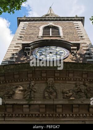 London, UK - June 27 2018: Low angle view of the clock tower of the St Mary's Church (The Church of St Mary the Virgin) at Upper Street, Islington. Stockfoto