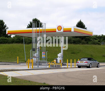 Shell Tankstelle am Sutton Scotney Service Station, in der Nähe von Winchester, Hampshire, England, Großbritannien Stockfoto