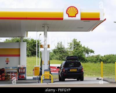 Shell Tankstelle am Sutton Scotney Service Station, in der Nähe von Winchester, Hampshire, England, Großbritannien Stockfoto