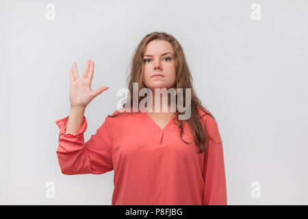 Pretty Woman Vulcan machen Gruß. Konzept von großer Filmfan. Stockfoto