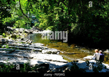 Afon Llugwy River bei Pont-Y-Paar Brücke über, Betws-y-Coed, North Wales UK Stockfoto