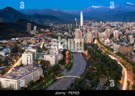 Panoramablick von Providencia und Las Condes, Santiago de Chile Stockfoto