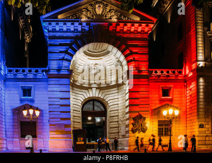 Paris, Frankreich, 10. Juli 2018: Paris Police Headquarters, IV Bezirk, Farben der Nation Leuchten während der Fußball-Weltmeisterschaft Stockfoto