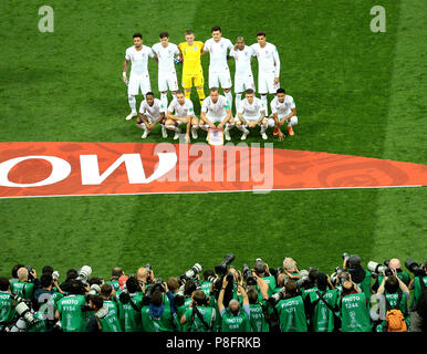 Fotografen Fotos von England's (wieder von links nach rechts), Kyle Walker, John Steine, Jordanien Pickford, Harry Maguire, Ashley Young, Dele und Alli (vorne links ro rechts) Raheem Sterling, Jordanien Henderson, Harry Kane, Kieran Trippier und Jesse Lingard vor der Fußball-WM, Semi Finale von der Luzhniki Stadion, Moskau. Stockfoto