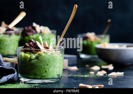 Coconut Matcha Milchreis mit Datum Adzuki Bean Paste Stockfoto