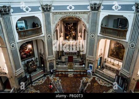 Caravaggios Malerei sieben Werke der Barmherzigkeit, Pio Monte della Misericordia Kirche, Neapel, Italien Stockfoto