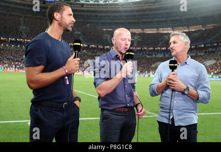 BBC Experten Rio Ferdinand, Alan Shearer und Moderator Gary Lineker nach der FIFA WM, Halb Finale von der Luzhniki Stadion, Moskau. PRESS ASSOCIATION Foto. Bild Datum: Mittwoch, 11. Juli 2018. Siehe PA Geschichte Worldcup in Kroatien. Photo Credit: Owen Humphreys/PA-Kabel. Einschränkungen: Nur für den redaktionellen Gebrauch bestimmt. Keine kommerzielle Nutzung. Keine Verwendung mit inoffiziellen 3rd party Logos. Keine Manipulation von Bildern. Kein Video-Emulation. Stockfoto