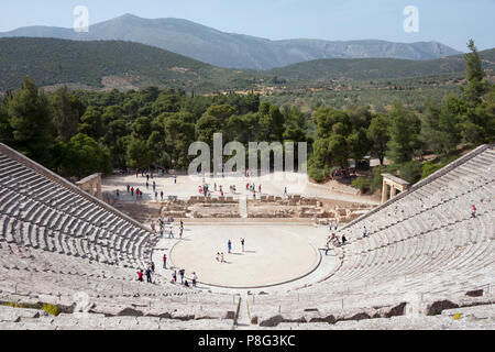 Das antike Theater, Epidaurus, Peloponnes, Griechenland, UNESCO Weltkulturerbe Stockfoto