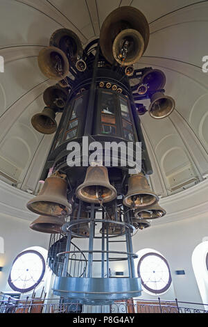 Glockenspiel in der Kuppel, franzoesischer Dom am Gendarmenmarkt, Berlin-Mitte, Berlin, Deutschland Stockfoto