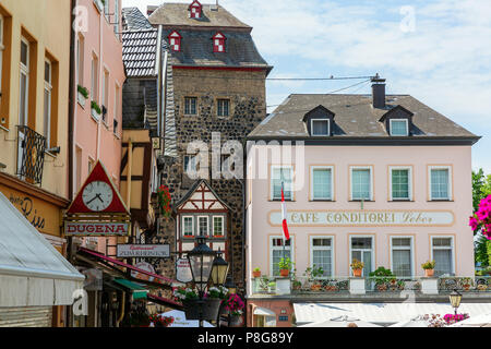 Linz am Rhein, Deutschland, 31. Mai 2018: die Altstadt von Linz am Rhein mit nicht identifizierten Personen. Die Stadt ist ein beliebtes Ziel für Touristen wegen seiner colo Stockfoto