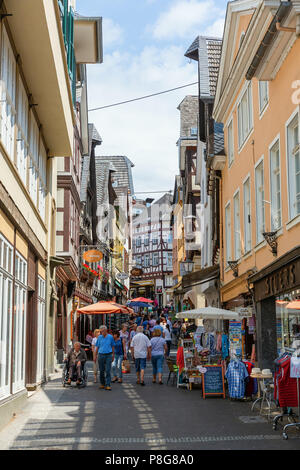 Linz am Rhein, Deutschland, 31. Mai 2018: die Altstadt von Linz am Rhein mit nicht identifizierten Personen. Die Stadt ist ein beliebtes Ziel für Touristen wegen seiner colo Stockfoto